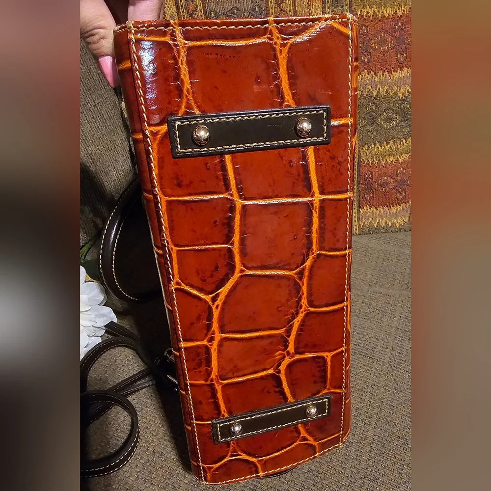 Dooney & Bourke Croc Embossed Learher Janine Handbag strap EUC - Picture 11 of 16